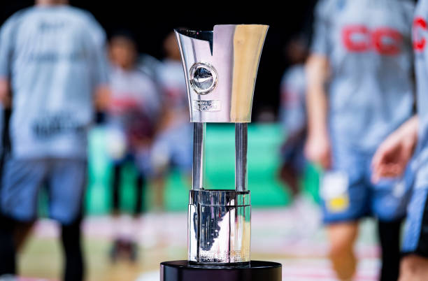 台上绽放更 台上绽放更